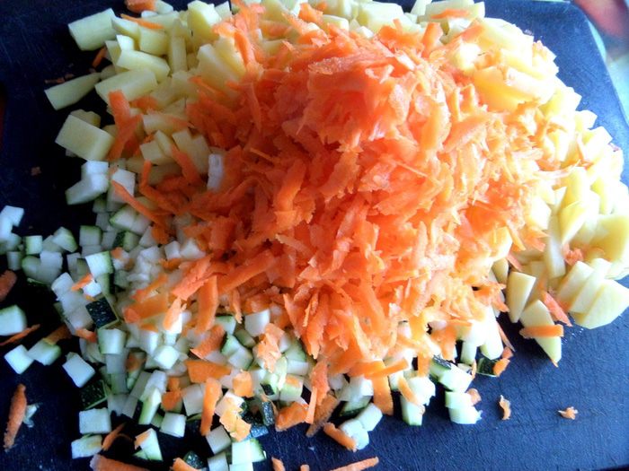 Суп на курочке с овощами и макаронами