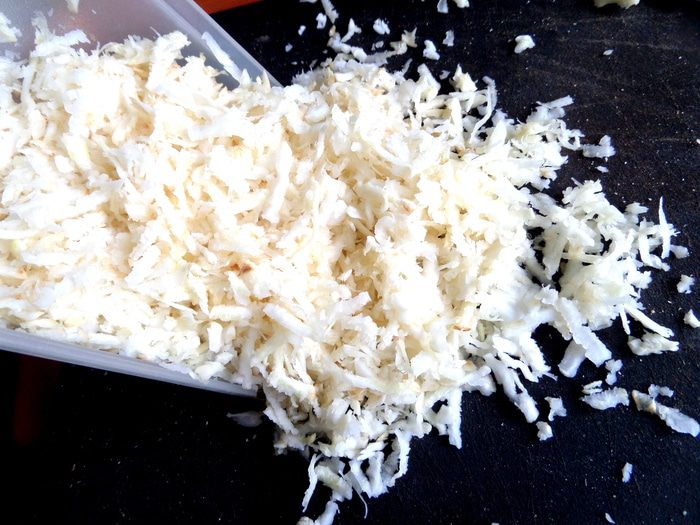 Мини-пирожки с капустой, сельдереем, шпинатом и сыром