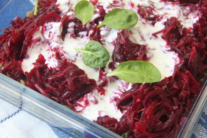 Чечевица со свеклой и шпинатом