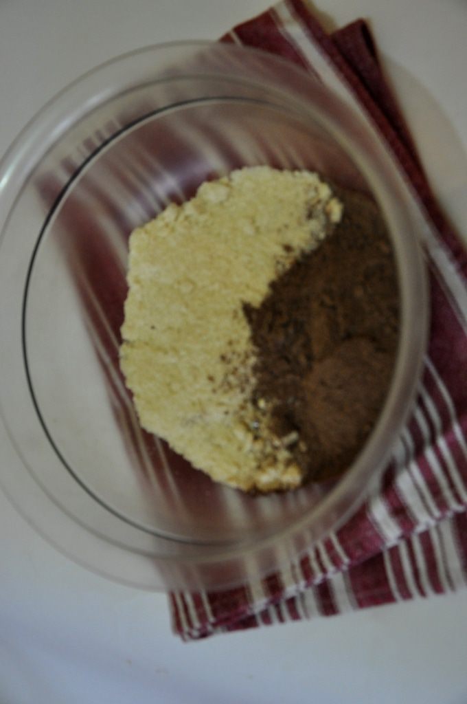 Черемуховый пирог с миндалем и грецкими орехами