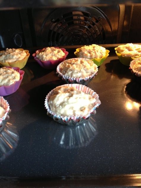 Творожно-яблочные кексы с сахарно-коричной начинкой