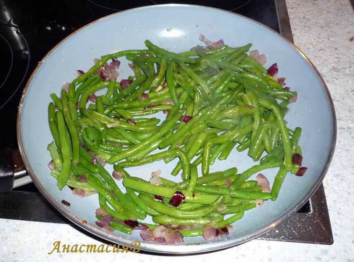 Медальоны из говядины в соусе из Риохи, карамелизированная фасоль и картофельное пюре с трюфелями