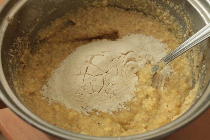 Творожно-ореховый пирог со сливами