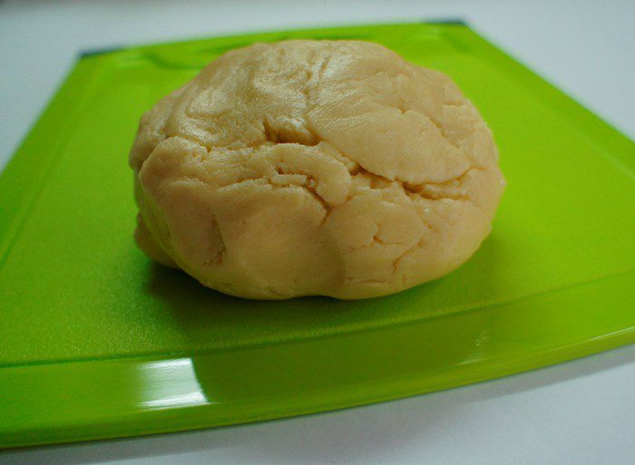 Воздушный кунжутный пирог с черникой