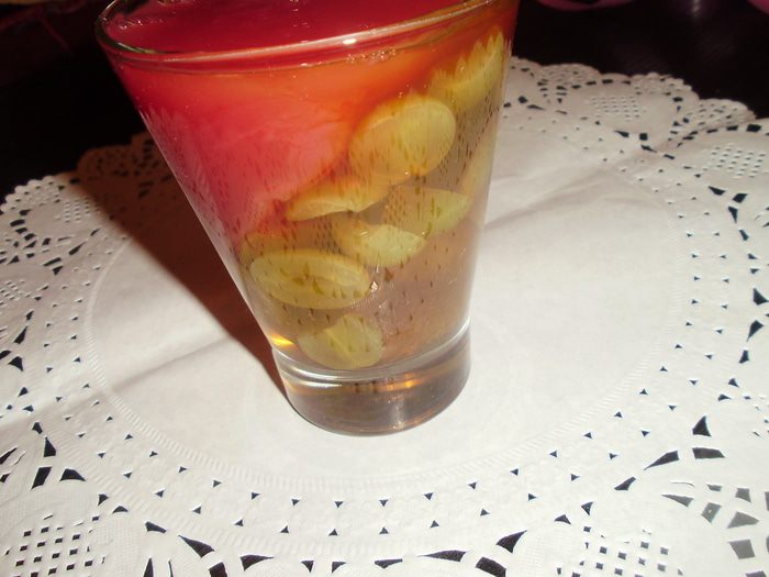 Двуслойное желе с виноградом