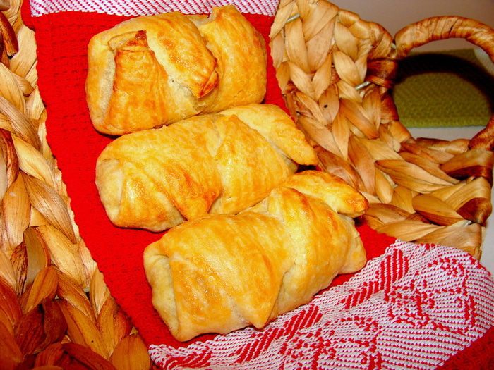 Теплый салат в &amp;quot;пеленках&amp;quot; из слоеного теста.