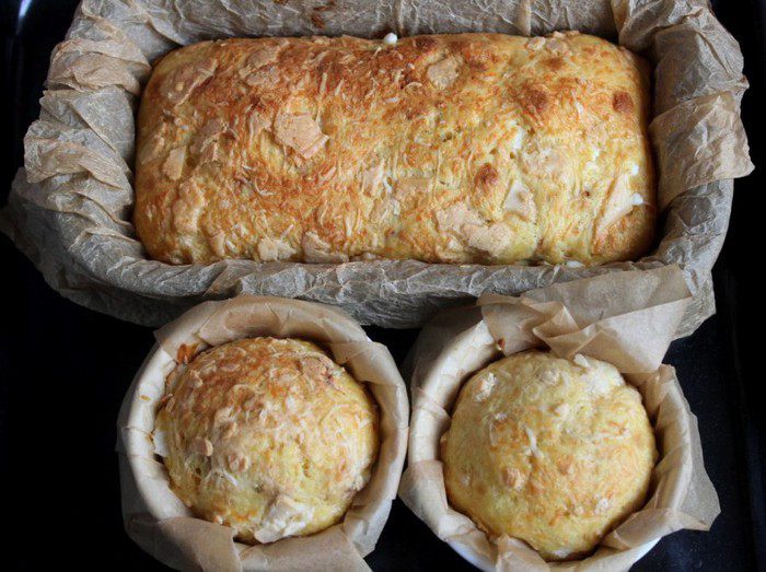 Закусочный кекс с фетаксой и вялеными томатами