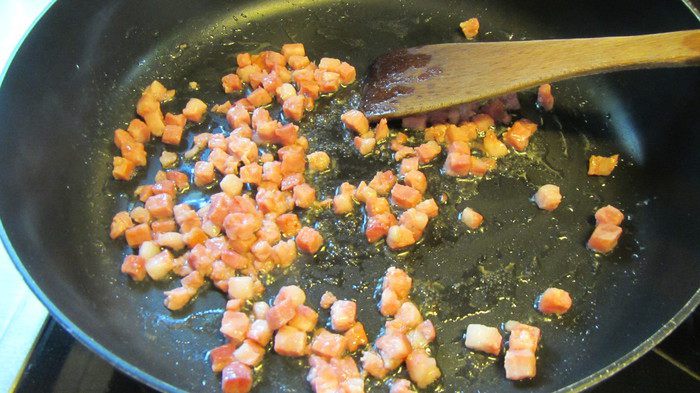 Гарнир из зеленого горошка с беконом