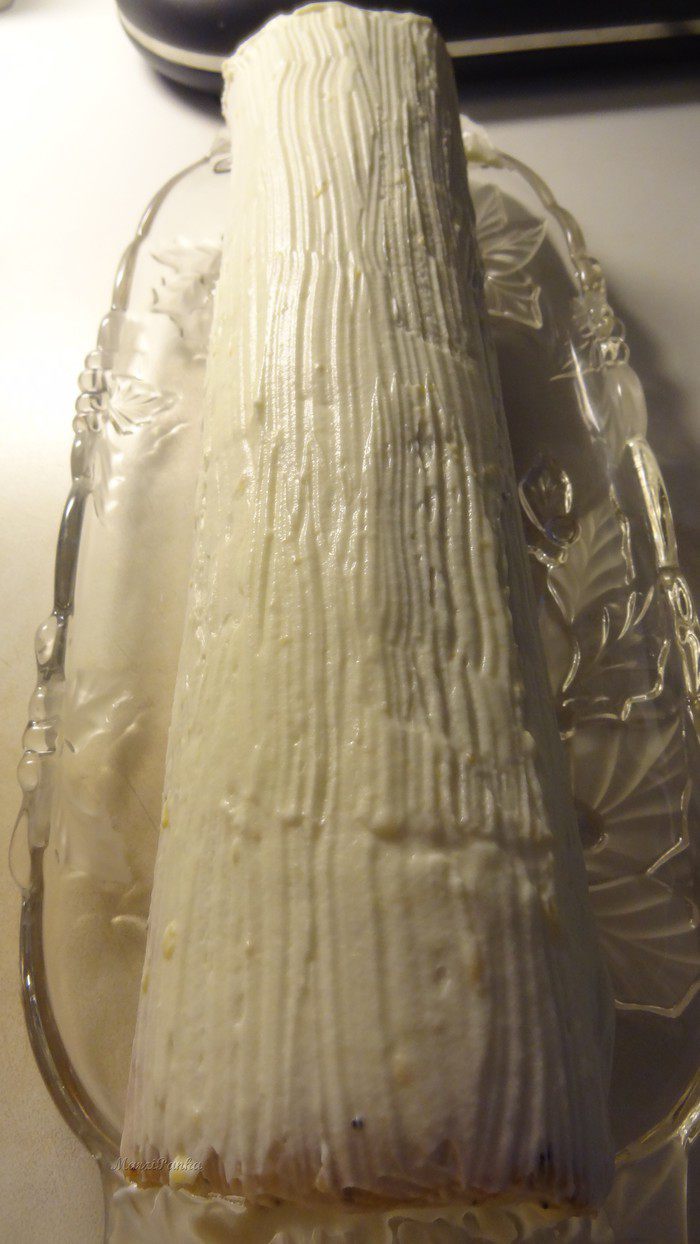 Цитрусово-маковый бисквитный рулет