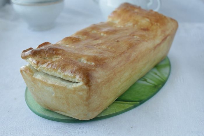 Пирог со скумбрией и грибами