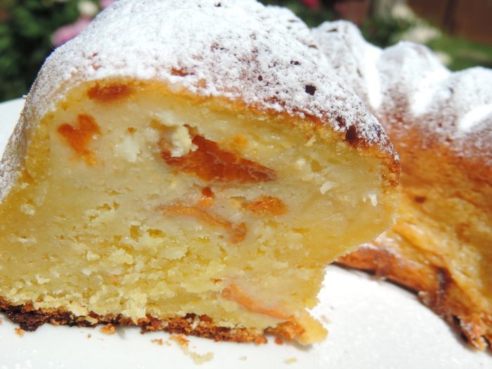 Творожно-кокосовый кекс с абрикосами