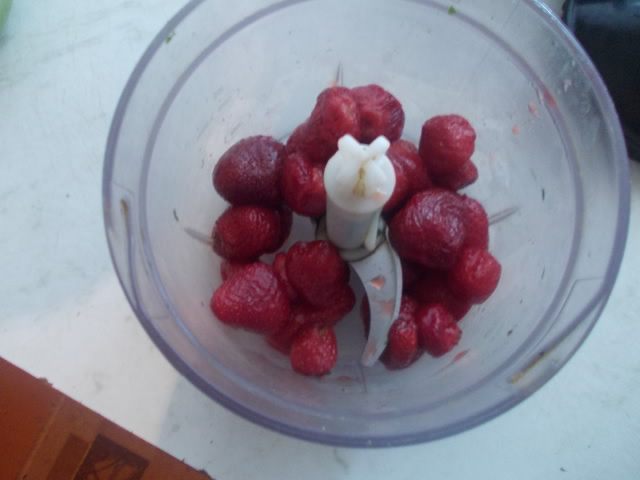 Рулет с клубничным муссом