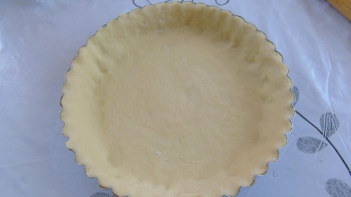 Сметанный тарт с вишней и вином