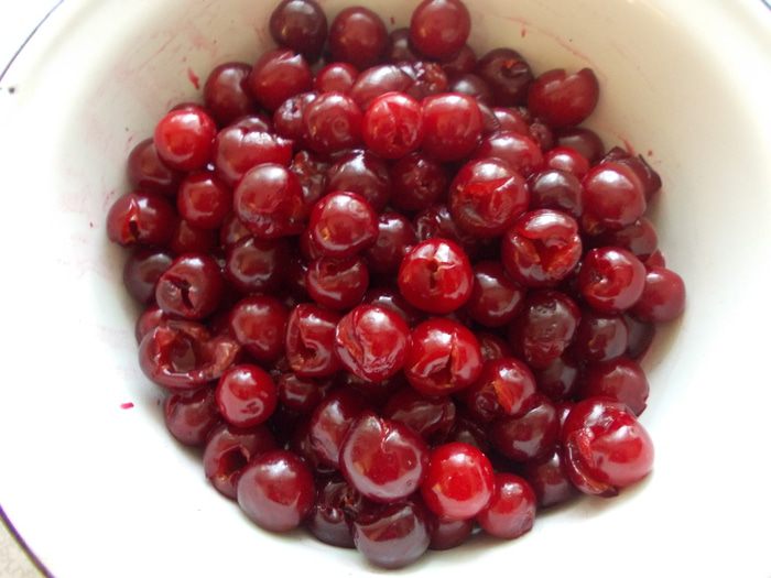 Пирожки с вишней 