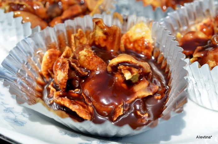 Сладкий десерт с шоколадом и беконом