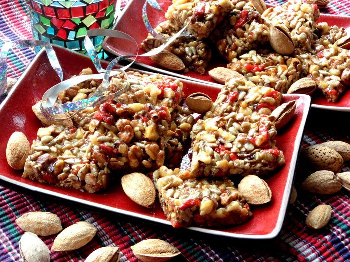 Козинаки из орехов, семечек и ягод годжи