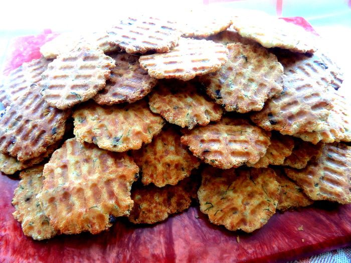 Сырные чипсы на вафельнице