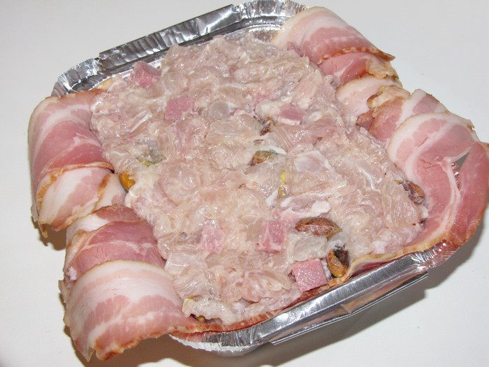 Куриный террин с ветчиной и фисташками