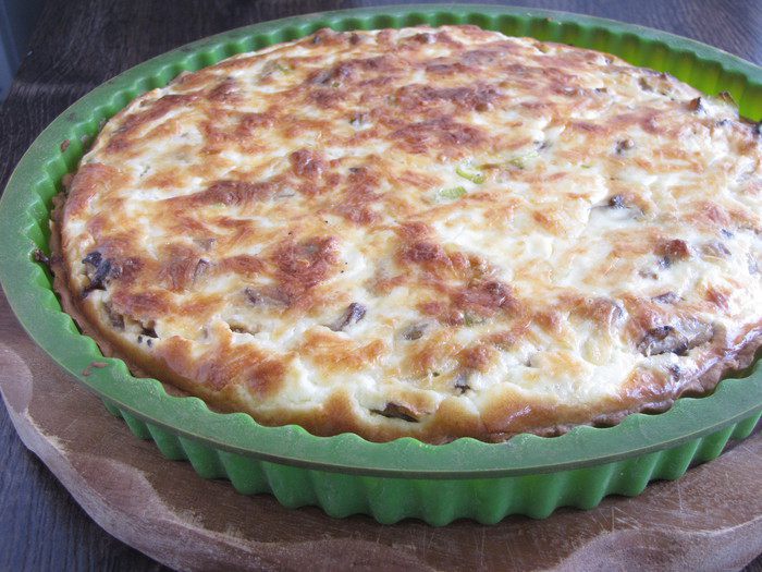Пирог с луком-пореем и белыми грибами