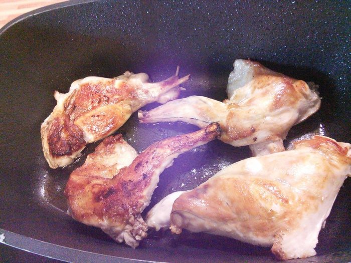 Кролик в шафрановом соусе