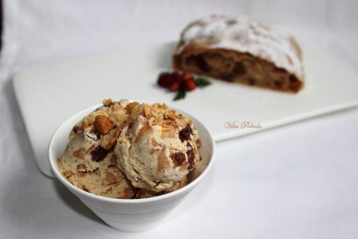 Мороженое со вкусом яблочного штруделя