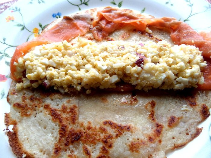 Блинные роллы с рыбкой