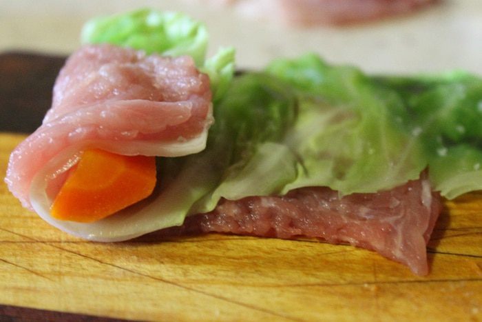 Рулетики из свинины с овощами