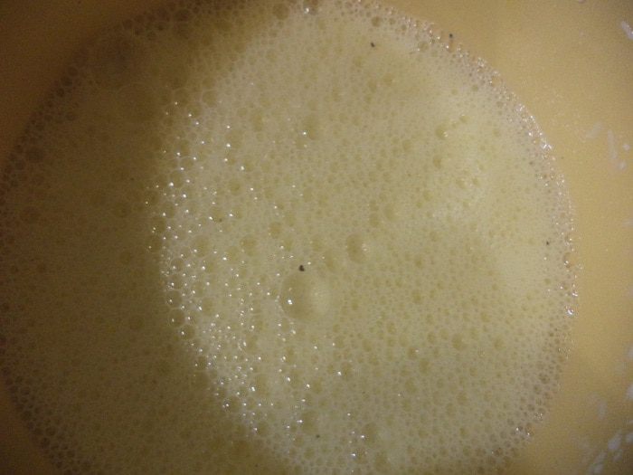 Пирог из слоеного теста с капустной начинкой