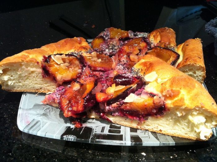 Сливовый пирог с маковой начинкой