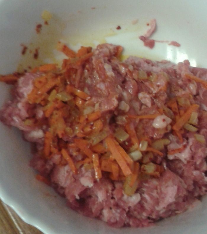 Перец, фаршированный мясом и рисом