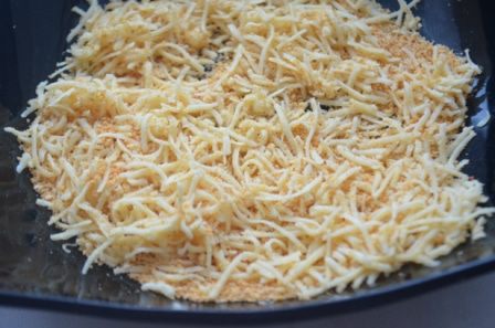 Куриное филе, запеченное с двумя сырами в томатном соусе