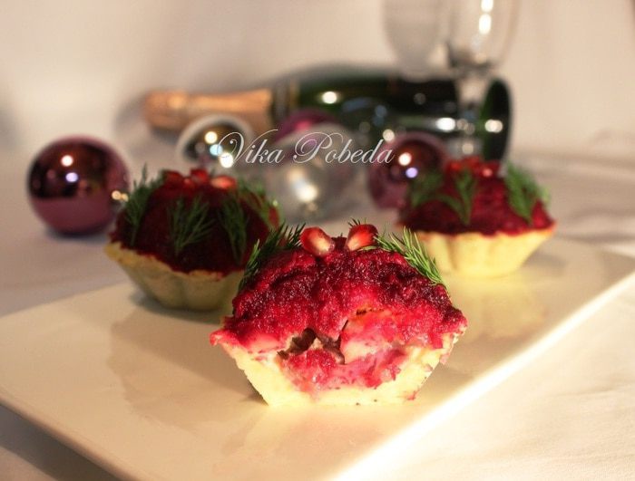 Селедка под шубой в картофельных корзинках