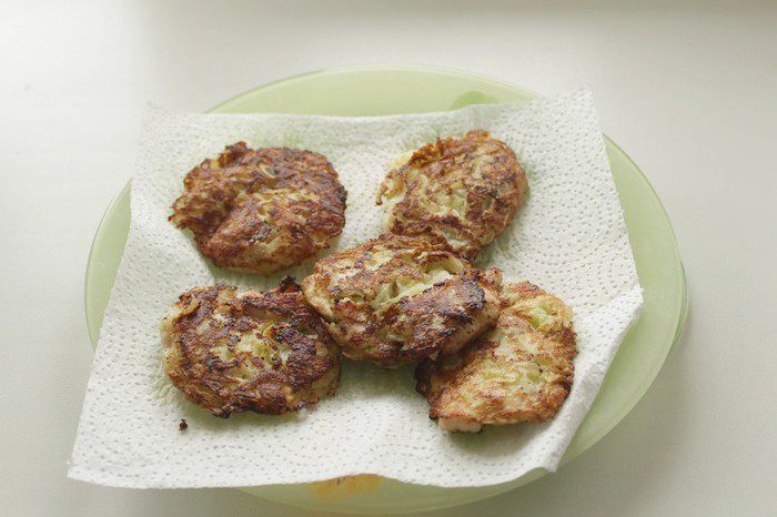 Оладьи с кабачком и курицей