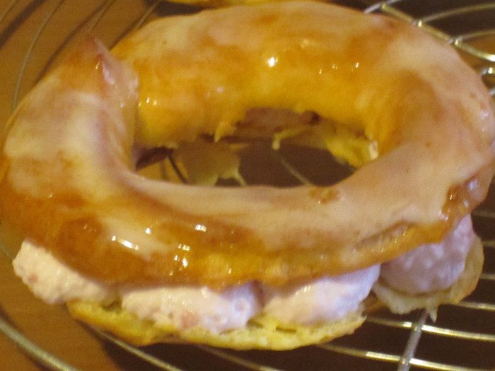 Заварные кольца с творожно-малиновым кремом