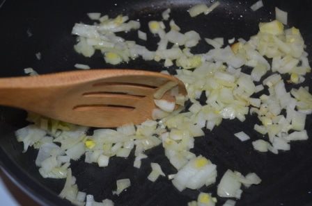 Фузилли с ветчиной и зеленым горошком 