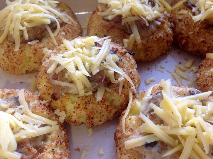 Картофельные гнезда с курицей и грибами