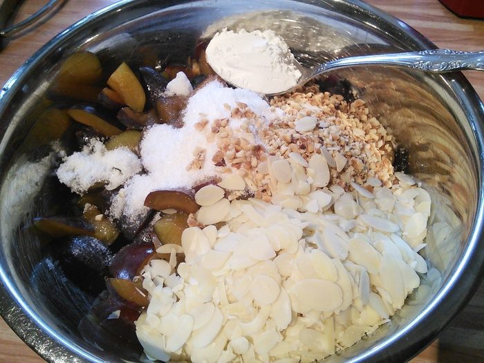 Сливово-имбирный штрудель