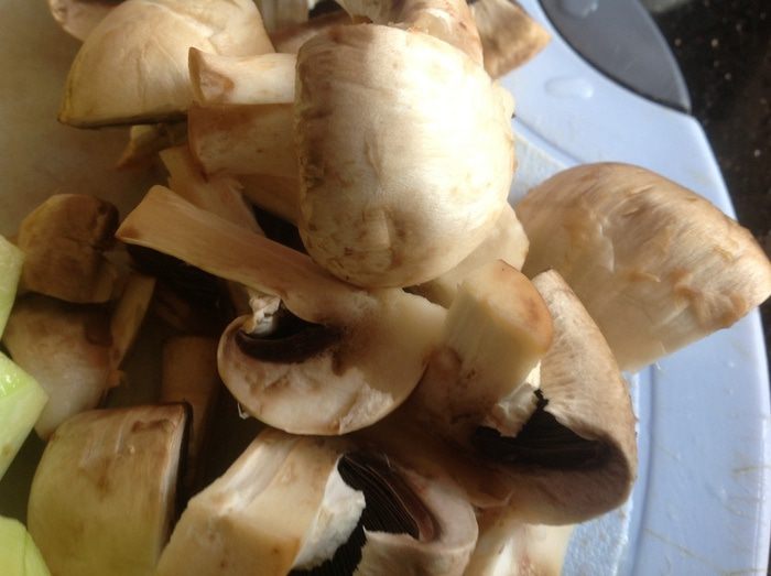 Утиные ножки, запеченные с овощами