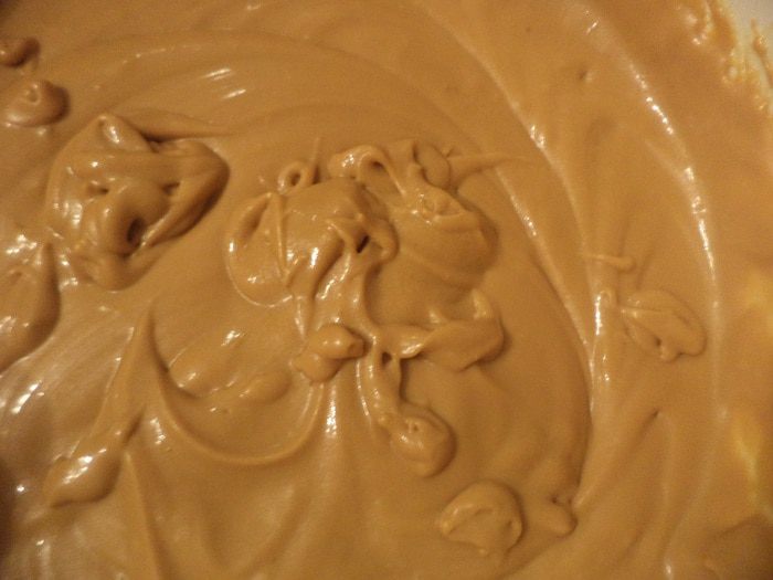 Медовый торт с черносливом и грецкими орехами