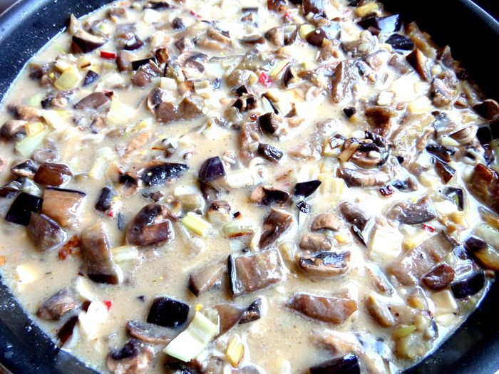 Фриттата из баклажанов с грибами