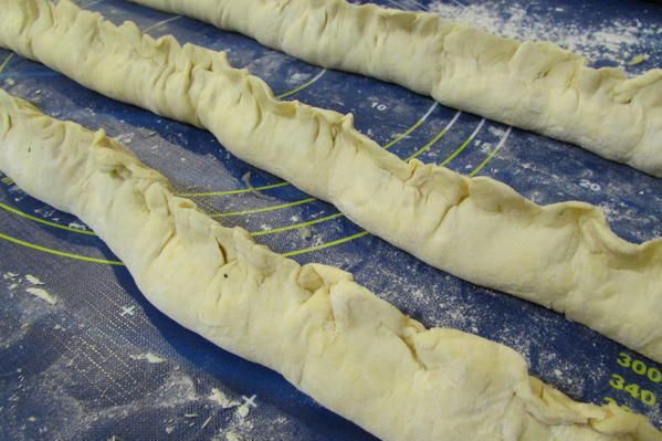 Слоеный пирог с форелью и картофелем