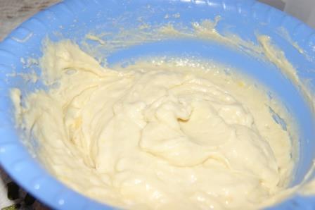 Йогуртовый пирог с персиками в сливочной заливке