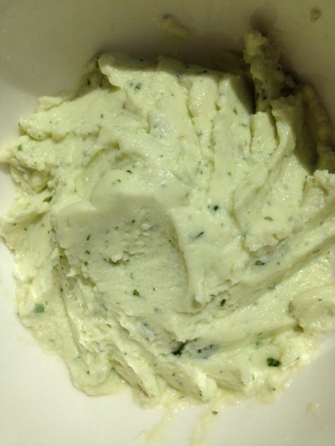 Закусочные томатные эклеры с кремом из моцареллы 