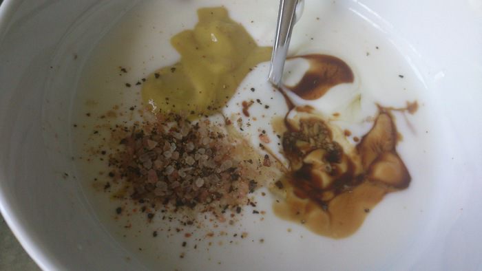 Салат с йогуртовым соусом