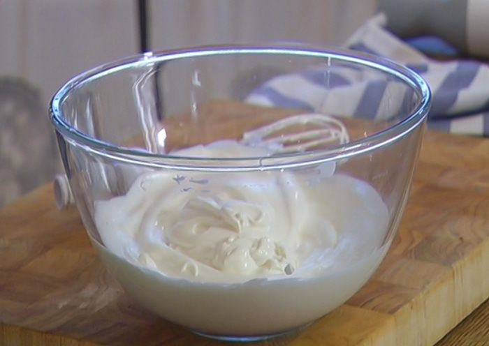 Шоколадный пирог с миндальными хлопьями