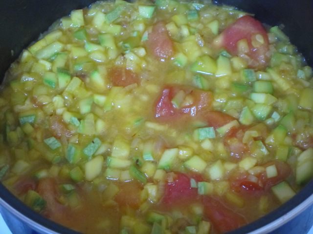 Кускус с креветками и овощами