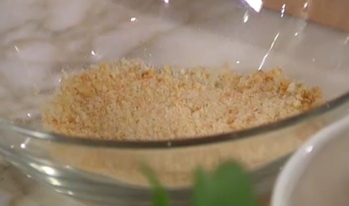 Салат из цветной капусты с заправкой-карри 