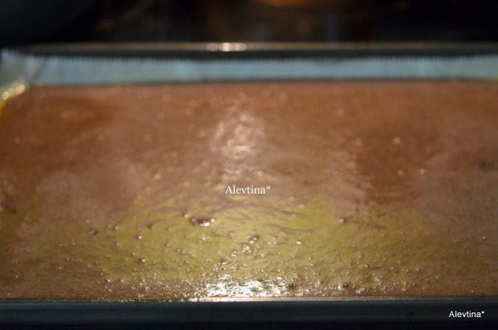 Рулет шоколадный с арахисовой пастой