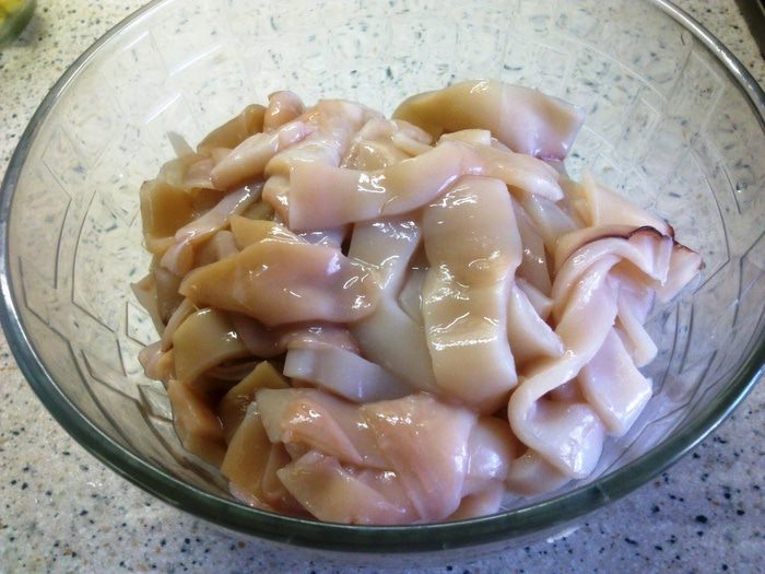 Кальмары, запеченные с картофелем под сырной корочкой