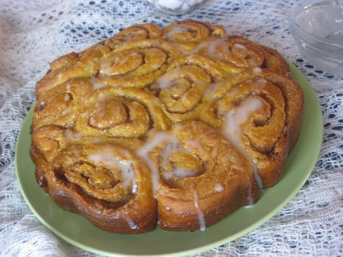 Сдобные тыквенные булочки с корицей